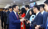Vizepremierminister Vuong Dinh Hue beglückwünscht VietcomBank 