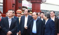 Premierminister Nguyen Xuan Phuc besucht Provinz Ha Nam