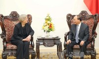 Premierminister Nguyen Xuan Phuc empfängt Harvard-Präsidentin Drew Gilpin Faust