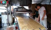 Die Herstellung von Glasnudeln im Dorf Cu Da