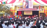 Schüler und Studenten Vietnams nehmen an Feier zum Schuljahresbeginn teil