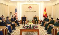 Phan Van Giang empfängt den Kommandeur der Pazifischen Luftstreitkräfte der USA