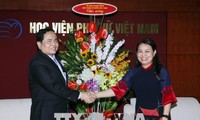 Vietnamesische Frauen spielen eine wichtige Rolle bei Aufbau und Verteidigung des Landes