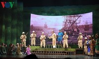 Künstler aus dem ganzen Land engagieren sich für das Cai Luong-Theaterstück „Lehrer Ba Doi“