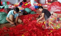 Das Dorf Tu Van beschäftigt sich mit dem Nähen von nationalen Flaggen
