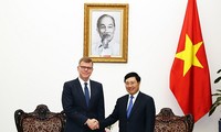 Vizepremierminister Pham Binh Minh empfängt den ADB-Vizepräsidenten