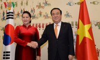 Nguyen Thi Kim Ngan führt Gespräche mit ihrem südkoreanischen Amtskollegen Moon Hee-sang