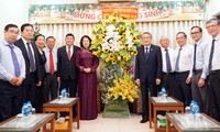Vizestaatspräsidentin Dang Thi Ngoc Thinh beglückwunscht den vietnamesischen Protestantenverein