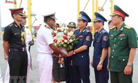 Schiff der indischen Küstenwache ist in Danang zu Gast