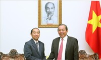 Ständiger Vizepremierminister Truong Hoa Binh empfängt den Präsidenten des laotischen Obersten Gerichtshofes