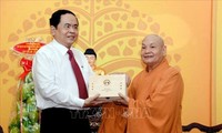 Tran Thanh Man überbringt den Vorsitzenden des Buddhistenverbandes Vietnams Glückwünsche