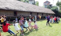 Aktivitäten zur Verbindung der Familienmitglieder im ethnologischen Museum Vietnams