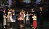 Das Musical “Das kleine Mädchen mit den Schwefelhölzchen” von Hanoier Schülern