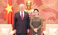 Parlamentspräsidentin Nguyen Thi Kim Ngan empfängt den russischen Botschafter