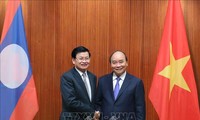 Der laotische Premierminister besucht Vietnam und ist Ko-Vorsitzender der Sitzung der vietnamesisch-laotischen Regierung