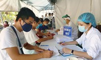 Bei Rückkehr nach Hanoi nach dem Tetfest müssen Menschen medizinische Angabepflicht erfüllen
