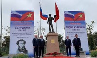 Einweihung der Statue des russischen Dichters Puschkin in Hanoi