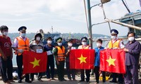 Seepolizei begleitet Fischer im Inselkreis Bach Long Vi in der Hafenstadt Hai Phong