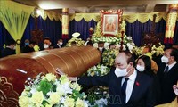 Staatspräsident Nguyen Xuan Phuc beim Kondolenzbesuch für Obermönch Thich Pho Tue