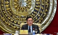 Parlamentspräsident Vuong Dinh Hue tagt mit Aufsichtsdelegation für Organisation von Verwaltungseinheiten
