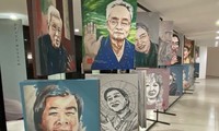 Journalist Huynh Dung Nhan und 100 Portraitbilder über Kollegen und Plakate über Pandemie-Bekämpfung