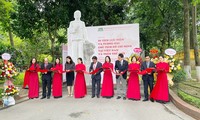 Ausstellung “Ho Chi Minh-Gedenkstätten und –Statuen“