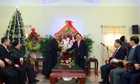 Vize-Premierminister Pham Binh Minh beglückwünscht Katholiken im Bistum Bui Chu