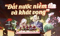 Staatspräsident Nguyen Xuan Phuc bei Kunstprogramm „Der Frühling im Heimatland“ 2023