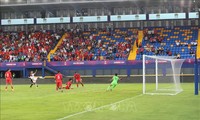 SEA Games 32: U22-Fußballmannschaft Vietnams besiegt die Auswahl aus Singapur mit 3:1