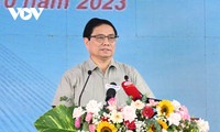 Premierminister Pham Minh Chinh nimmt am Spatenstich für den Bau der Dai Ngai-Brücke teil