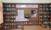 Der erste Dang Thuy Tram-Bücherschrank in Hanoi