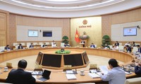 Premierminister Pham Minh Chinh leitet die Regierungssitzung zum Gesetzaufbau