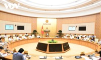 Premierminister Pham Minh Chinh leitet die Regierungssitzung zum Gesetzesaufbau im April
