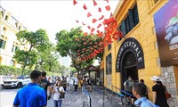 Zahlreiche internationale Touristen wählen Hanoi als Erkundungsort aus