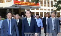 越南国家主席陈大光探访越南科学技术翰林院和社会科学翰林院