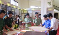 “黄沙长沙归属越南——历史和法理证据”地图与资料展在平福省举行