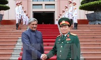 越南和印度国防部长举行会谈