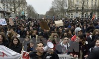 法国面临新的示威游行