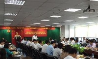 越南财政部要加强税务和海关行政手续改革