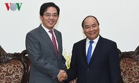 越南与中国继续推动各领域全面合作关系