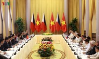 菲律宾总统圆满结束对越南的正式访问
