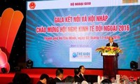 阮春福会见出席2016年对外经济会议的代表