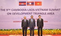 柬老越三国总理举行记者会通报柬老越发展三角区第九届峰会结果
