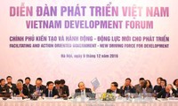 阮春福：越南将努力改善投资营商环境和提高竞争力