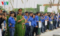 越南全国各地启动2017年青年月