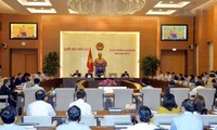 越南第14届国会常委会第9次会议对两位部长进行质询