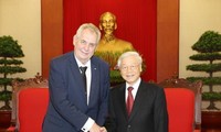 越共中央总书记阮富仲会见捷克总统泽曼