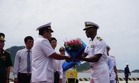 第八次越南与美国海军联谊活动在金兰湾举行