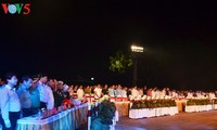 越南党和国家领导人出席越南荣军烈士节70周年电视连线直播节目