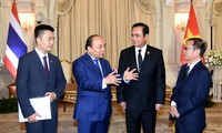 越南政府总理阮春福与泰国总理巴育举行会谈